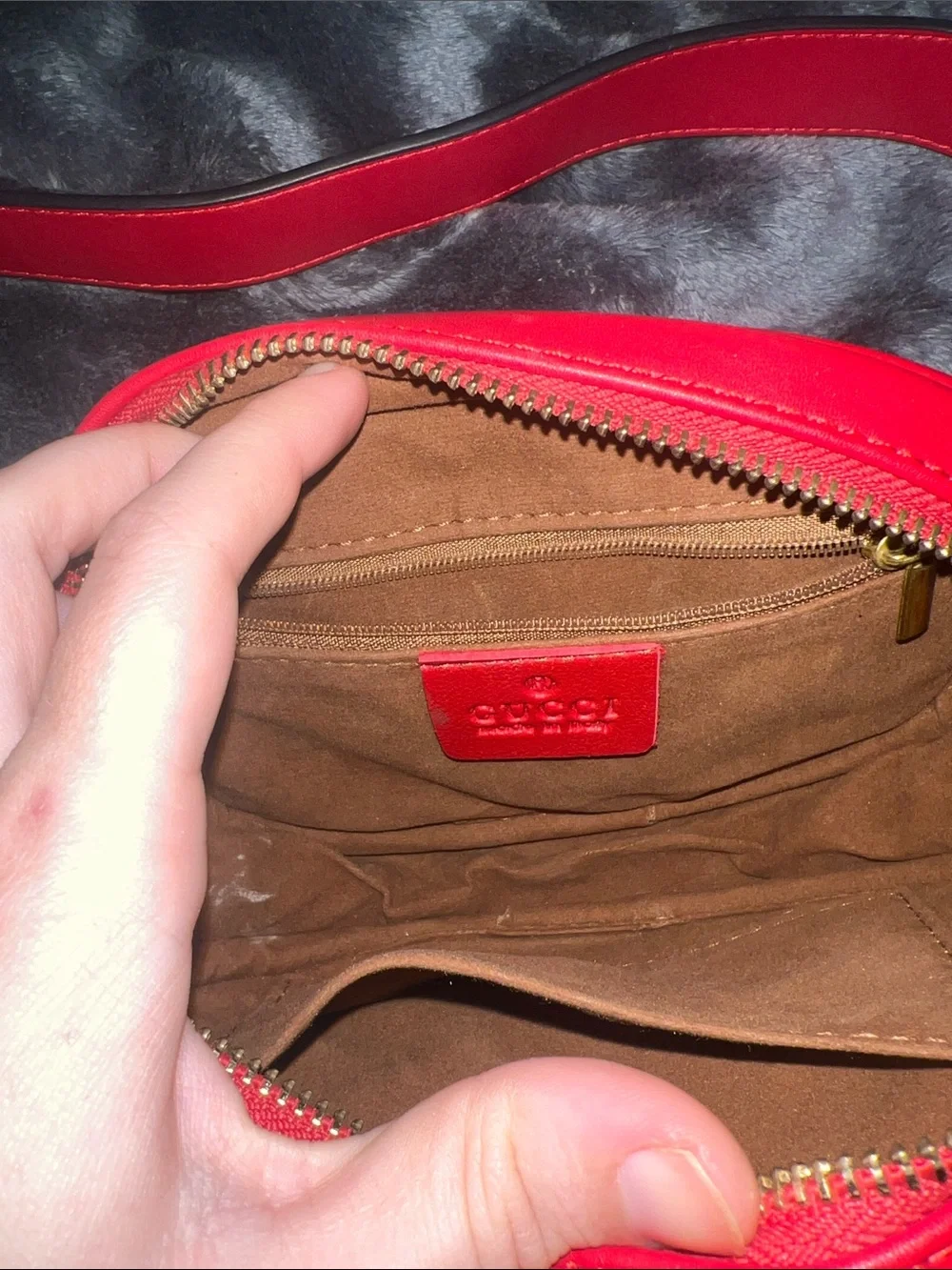 Gucci Red Quilted Oval Crossbody Belt Bag with Gold Double-G - Picture 3 of 5